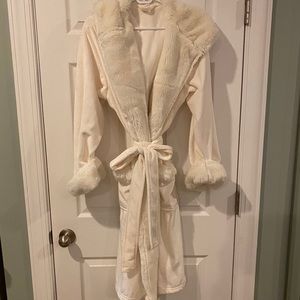Pottery Barn Ivory Alpaca Faux Fur Robe